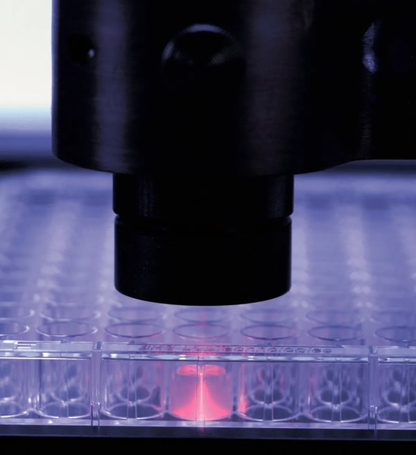 Fig. 5: insoluble particles in solution in a microplate well scatter the incident laser beam.