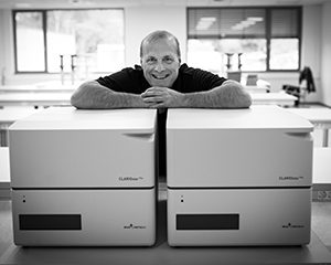 Giovanni Abbenante behind two CLARIOstars Giovanni Abbenante behind two CLARIOstars
